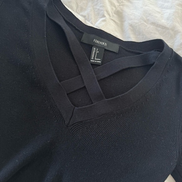 Forever 21 Black Cut Out Crop Top - Picture 3 of 4